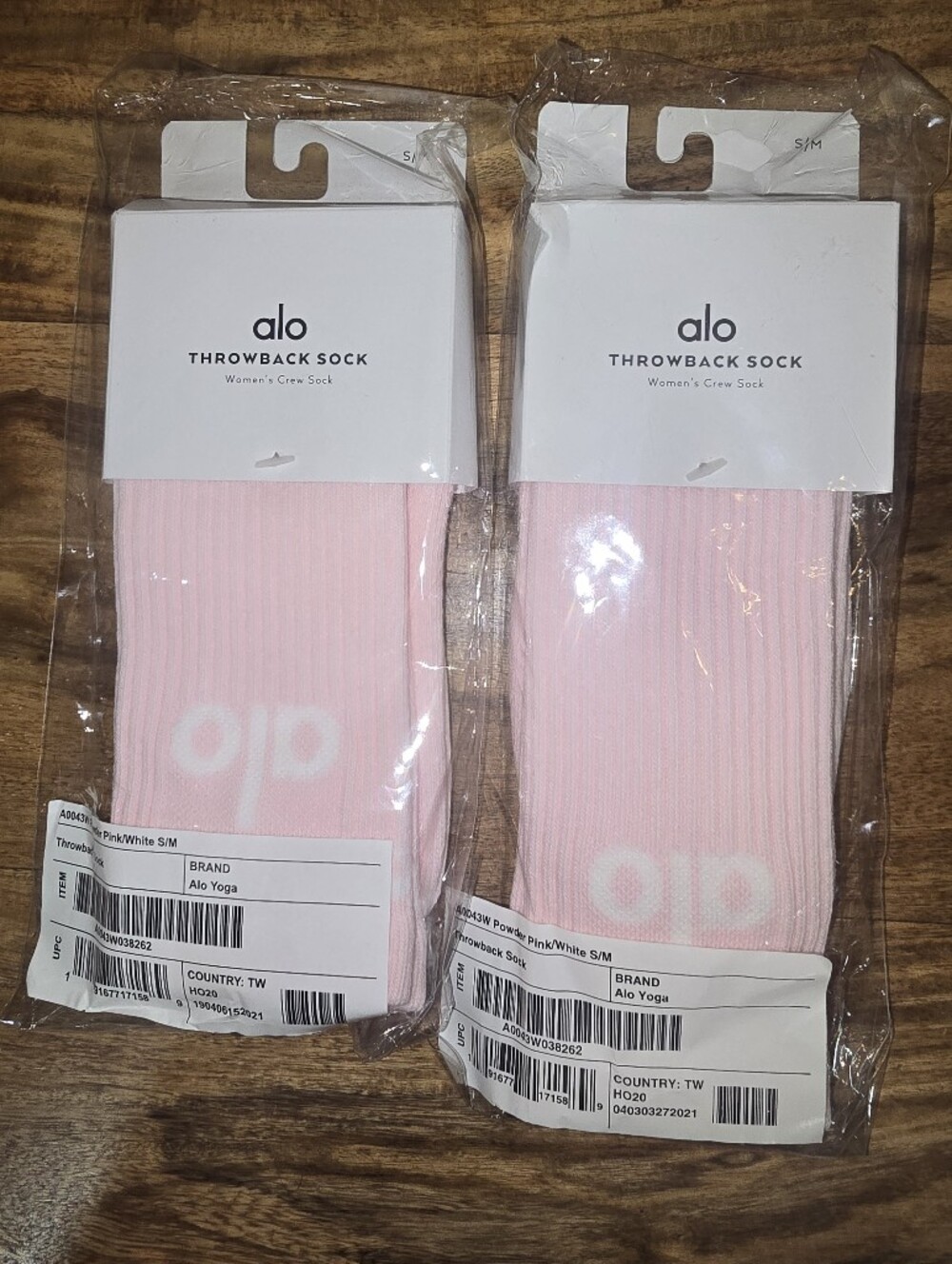 NWT ALO Yoga Powder Pink & White Throwback Women's Crew Socks Size: (S/M)